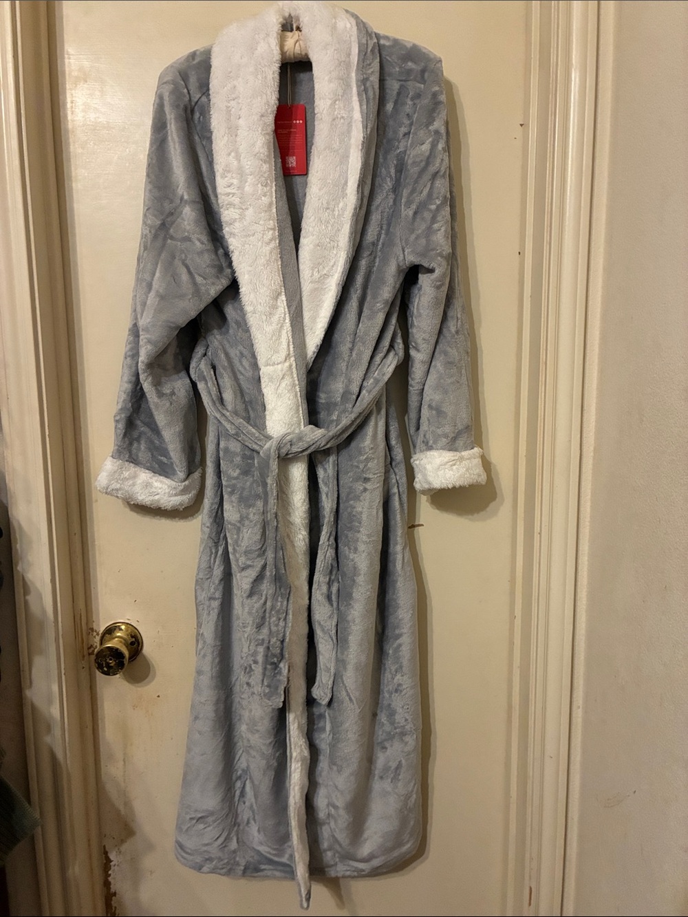 NWT Plush Shawl Collar Bathrobe - Light Gray/White Medium